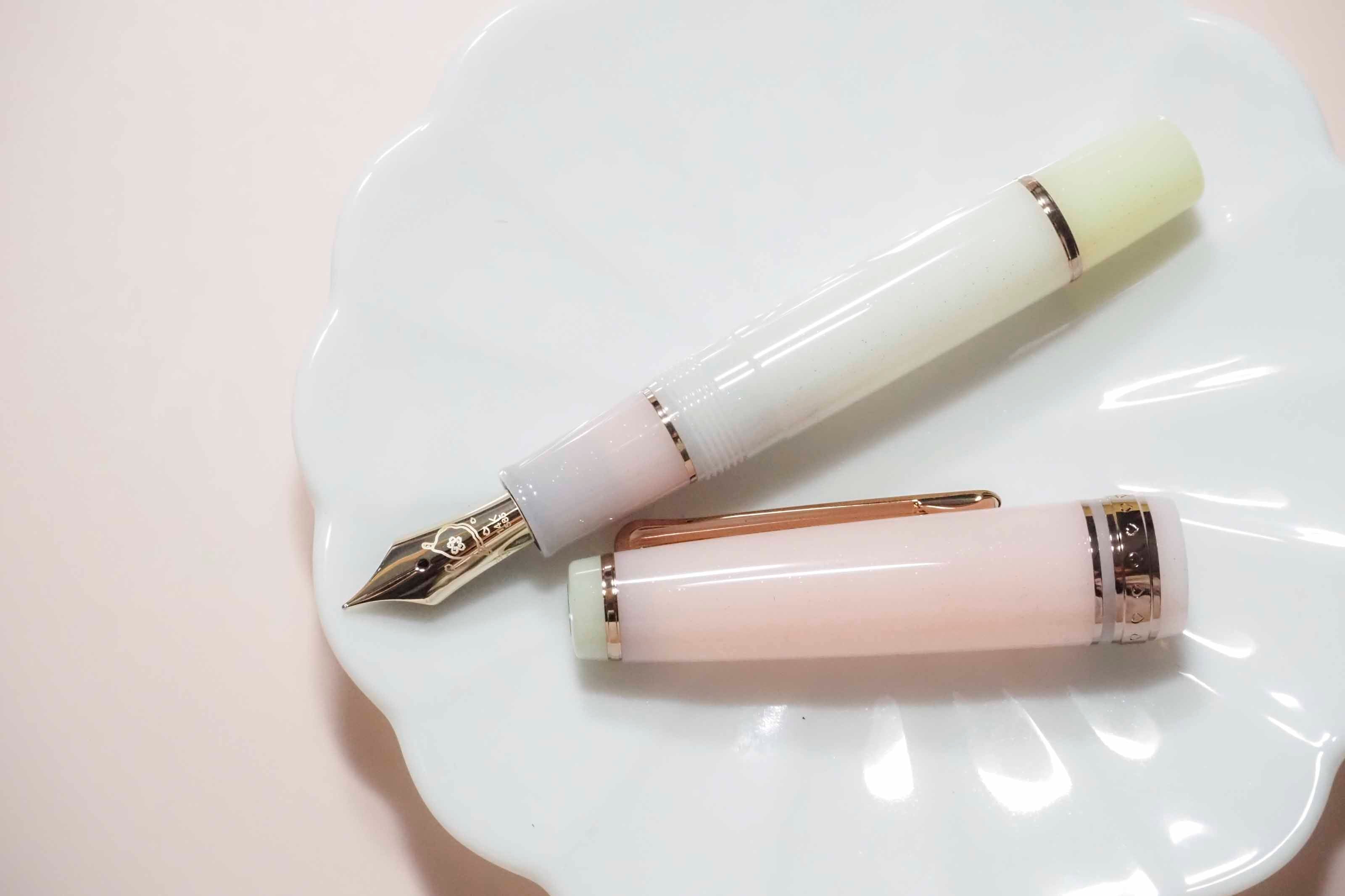 Hanabira Mochi Mini 14K